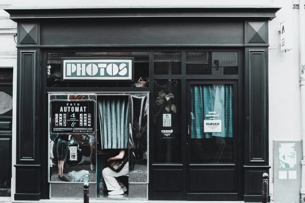 Top 5 avantages des magasins photo locaux pour vous aider